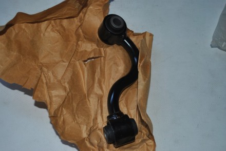 55618JD00A Nissan Тяга стабілізатора заднього права