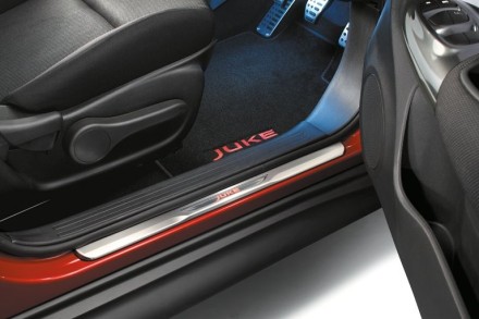 G69501KA1A Nissan Накладки порогів дверей F15 з червоною підсвіткою G69501KA1A Nissan