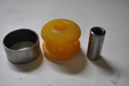 NS0691  Сайлентблок переднього важеля передній (поліурет.)