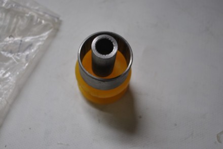 NS0611  Сайлентблок переднього важеля передній (поліурет.)