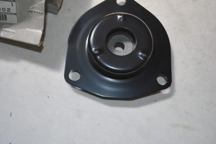 54320CA002 Nissan Подушка  передней  стойки