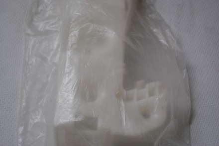 622223UB0A Nissan Кронштейн бампера переднього правий 622223UB0A Nissan