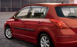 К-т бокових молдингов KE760EB02E Nissan