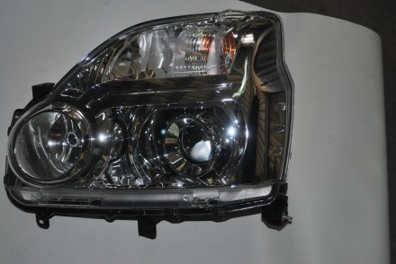 26060JG45A Nissan Фара в сборі ліва