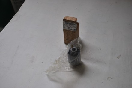 NAB290 Febest Сайлентблок заднього амортизатора верхній