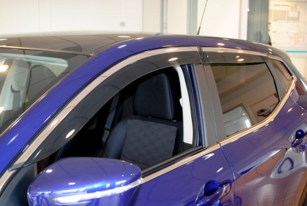 KE8004E010 Nissan Вітровики вікон з хромованою окантовкою J11 KE8004E010 Nissan