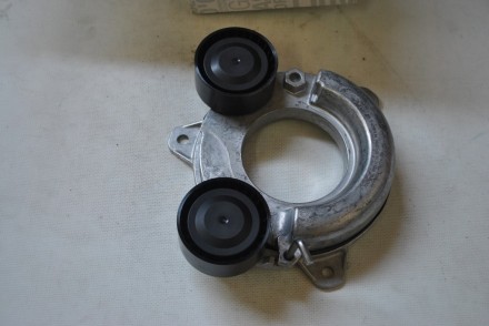 1175000Q2L Nissan Натяжний механізм привідного ременя