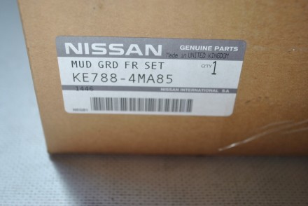 KE7884MA85 Nissan Бризковики передні B17R