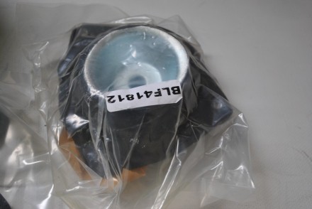 802526 Sachs Подушка опорна з підшипником права