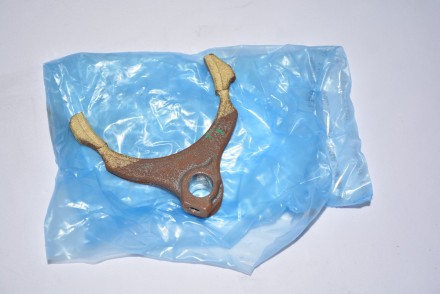 21080170202400 АвтоВАЗ Вилка перемикання 1-2-й передачі КПП 21080-1702024-00 ВАЗ