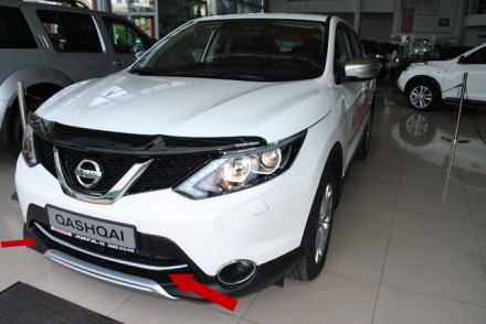 KE6104E520IC Nissan Вставка в передній бампер J11 хромована KE6104E52C Nissan