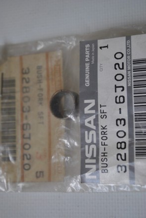 328036J020 Nissan Втулка вилки сцепления