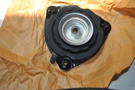 54320JP00B Nissan Подушка опорна переднього амортизатора
