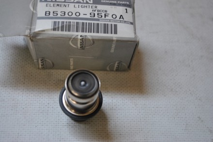 B530095F0A Nissan Прикуриватель