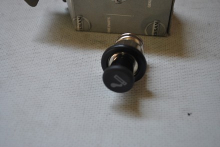 B530095F0A Nissan Прикуриватель