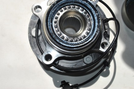 402021LB0A Nissan Маточина передня з підшипником в сб.