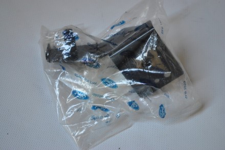 2508899 Ford Кронштейн датчика ABS передній правий &quot;Transit 201