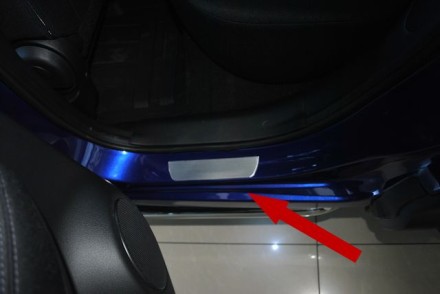 KE9674E100 Nissan Накладки на пороги дверей без підсвітки J11 KE9674E100 Nissan