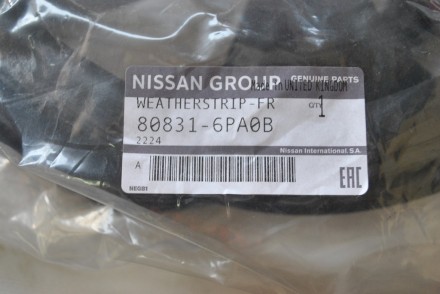 808316PA0B Nissan Ущільнювач дверей передній лівий