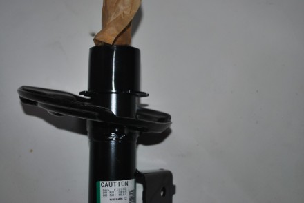 E43036UA3A Nissan Амортизатор передній лівий