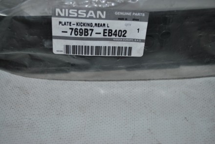769B7EB402 Nissan Накладка  порога