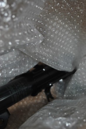 E43024FA0A Nissan Амортизатор передній правий