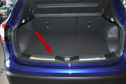 KE9674E531 Nissan Захисні накладки на поріг багажного відділення J11 KE9674E531 Nissan