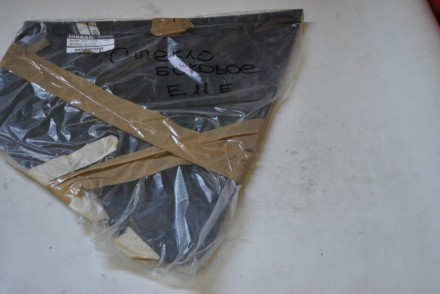 833009U000 Nissan Стекло боковое RH