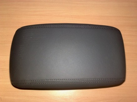 KE8771K200 Nissan Підлокітник передній F15 (алькантара) KE8771K200 Nissan