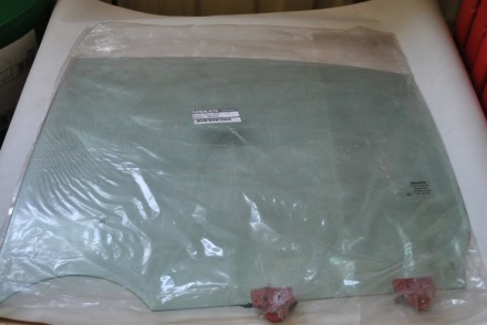 823019M700 Nissan Стекло боков дв Альмера + Классик