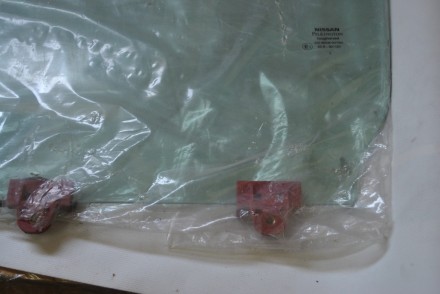 823019M700 Nissan Стекло боков дв Альмера + Классик