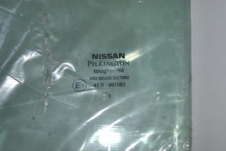 823019M700 Nissan Стекло боков дв Альмера + Классик