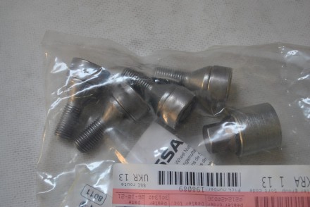 KE40989946 Nissan Болти секретки
