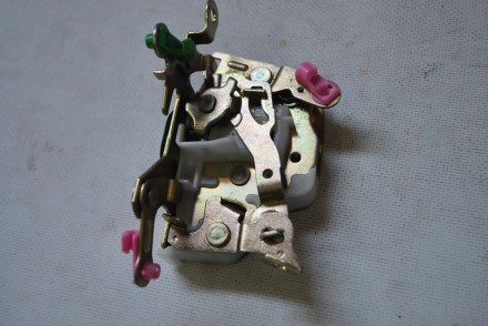 8050205J00 Nissan Замок  передней  правой  двери