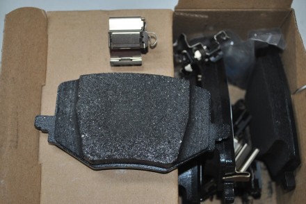 d4m606ua0a Nissan Колодки гальмівні задні для ePwr