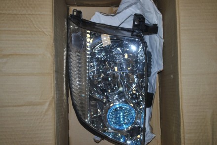 26060EQ300 Nissan Фара в сборі ліва