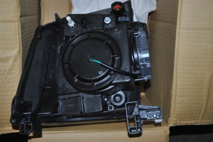 26060EQ300 Nissan Фара в сборі ліва