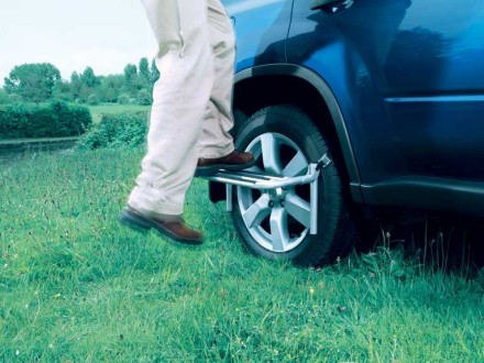 KE93000130 Nissan Підніжка на колесо