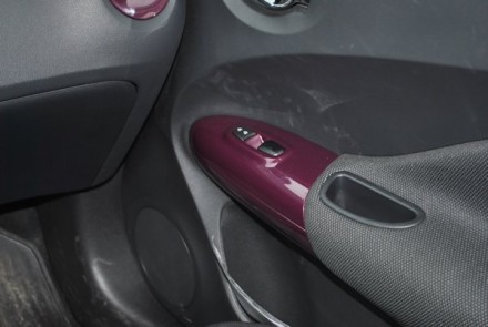 KE93000130 Nissan Підніжка на колесо