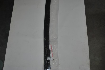 808384EA0A Nissan Ущільнювач двері нижній п/п