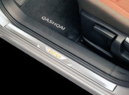 Накладки порогов с подсветкой  J10 G6950JD030 Nissan