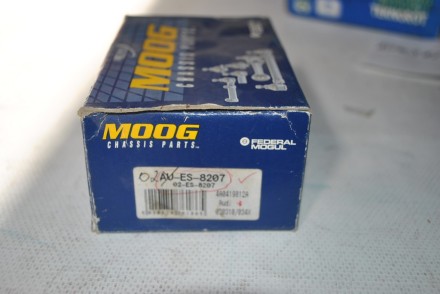 AUES8207 Moog Наконечник кермової тяги правий