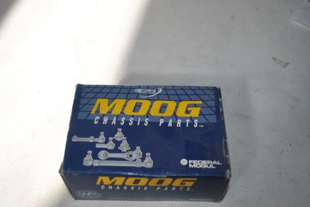 AUES8207 Moog Наконечник кермової тяги правий
