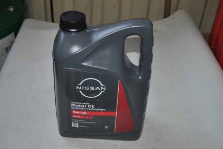 KE90090042 Nissan Олива моторна 5W40 5L