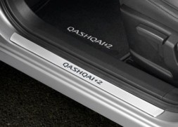 Накладки передних порогов (J10G) KE967EY500 Nissan