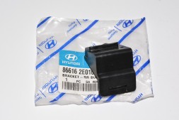 Кріплення накладки бампера праве 86616-2E010 Hyundai/Kia