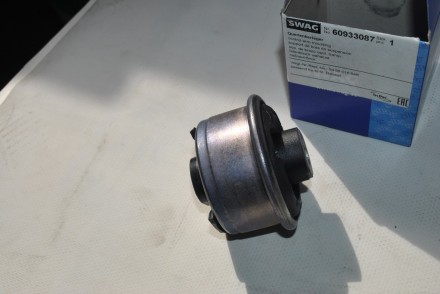 60933087 SWAG Сайлентблок важеля