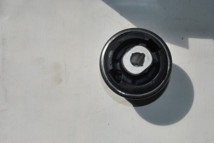 60933087 SWAG Сайлентблок важеля