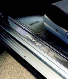 Накладки передних порогов нерж. сталь (D22) KE96501G15 Nissan