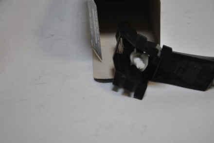 286114EM0A Nissan Форсунка омивача фари права